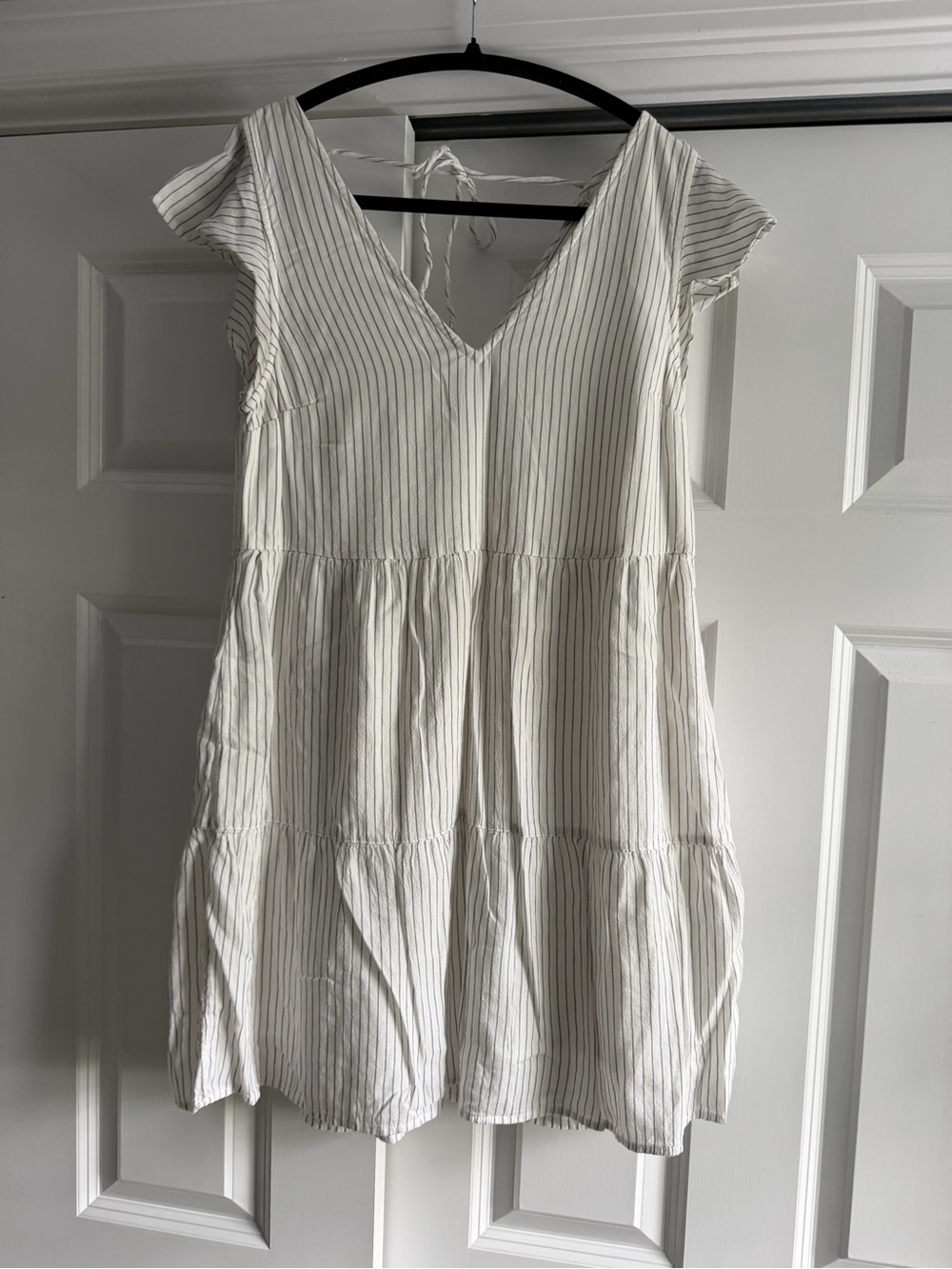 Abercrombie & Fitch White Top with Thin Black Stripes